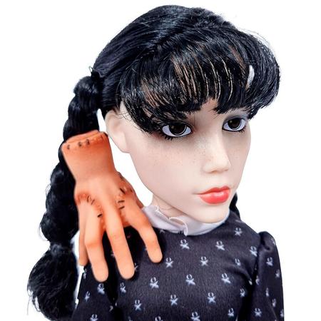 Boneca Wandinha Addams Original Netflix Acompanha Mãozinha 46 cm de altura  Presente Crianças Natal - Baby Brink - Bonecas - Magazine Luiza