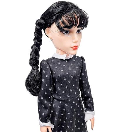 Boneca Wandinha Addams Original Netflix Acompanha Mãozinha 46 cm de altura  Presente Crianças Natal - Baby Brink - Bonecas - Magazine Luiza