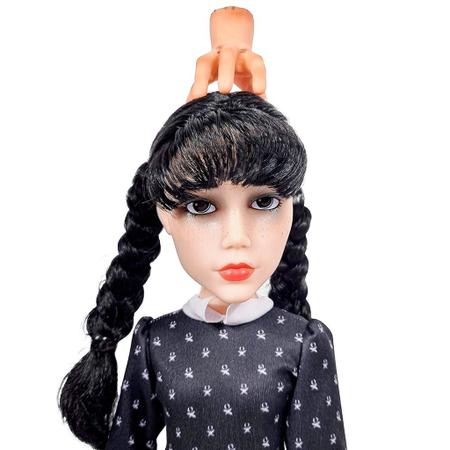 Boneca Wandinha Addams Original Netflix Acompanha Mãozinha 46 cm de altura  Presente Crianças Natal - Baby Brink - Bonecas - Magazine Luiza