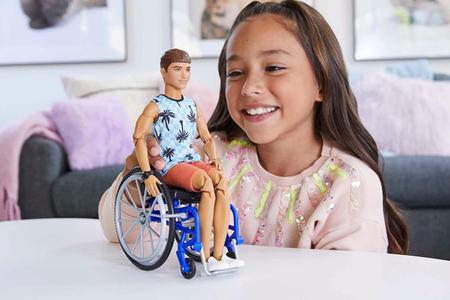 Imagem de Boneco Barbie Ken Cadeira De Rodas Fashionistas Mattel - HGT59