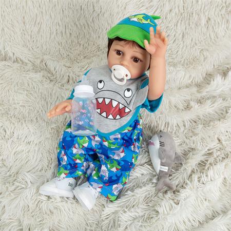 Imagem de Boneco Bebê Reborn Menino Tubarão Realista Brastoy Silicone Pode Dar Banho Conjunto de Roupa Chupeta Mamadeira e Pelúcia