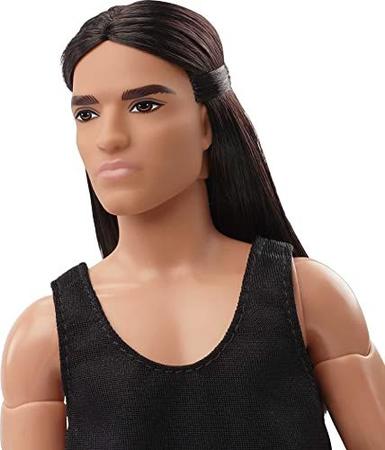 Imagem de Boneco Ken com cabelo longo e roupas metálicas