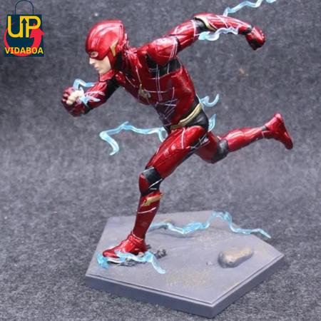 Imagem de Boneco Premium DC Comics - The Flash na base - Action Figure 18cm