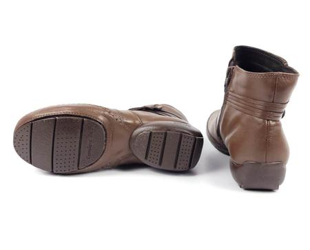 Bota Cano Curto Comfort Plus em Couro Preto Imagem de Bota Cano Curto Comfort Plus em Couro Preto