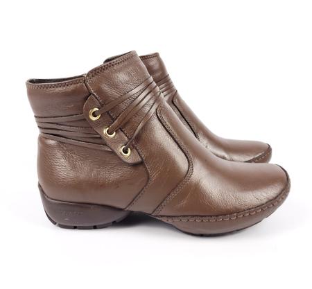 Bota Cano Curto Comfort Plus em Couro Preto Imagem de Bota Cano Curto Comfort Plus em Couro Preto