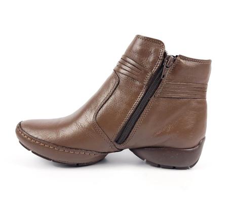 Bota Cano Curto Comfort Plus em Couro Preto Imagem de Bota Cano Curto Comfort Plus em Couro Preto