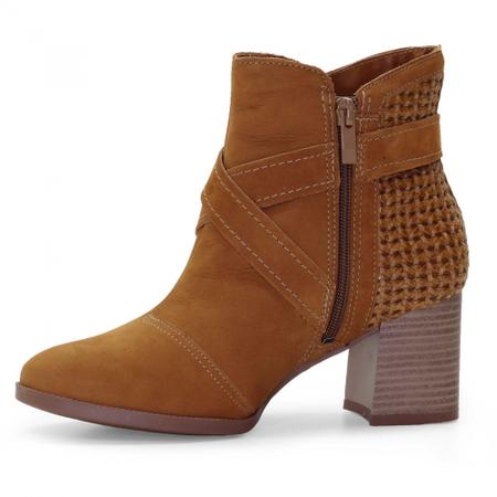 Bota Cano Curto Dakota Feminino Nobuck com Fivela G2592 Caramelo