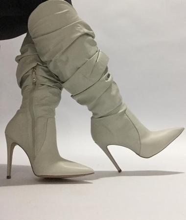 Bota cano store longo cinza