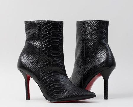 Bota Clássica em Couro Estampa Cobra CBK - CHIBINSKI Imagem de Bota Clássica em Couro Estampa Cobra CBK