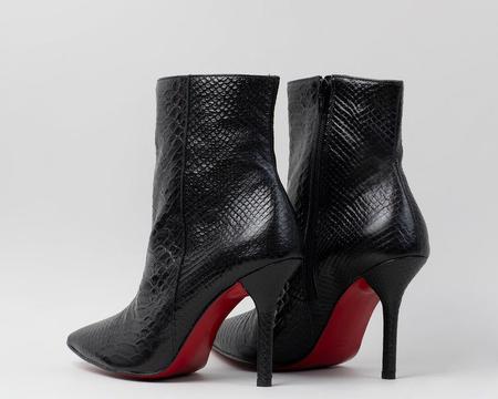Bota Clássica em Couro Estampa Cobra CBK - CHIBINSKI Imagem de Bota Clássica em Couro Estampa Cobra CBK