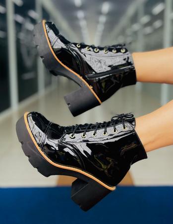 Bota feminina sales de amarrar