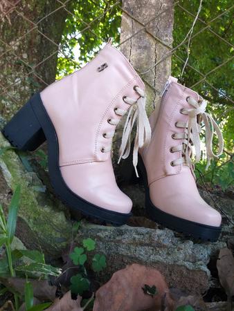 Bota coturno feminina salto cheap medio