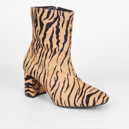 Imagem de Bota Couro Shoestock Pelo Animal Print Feminina