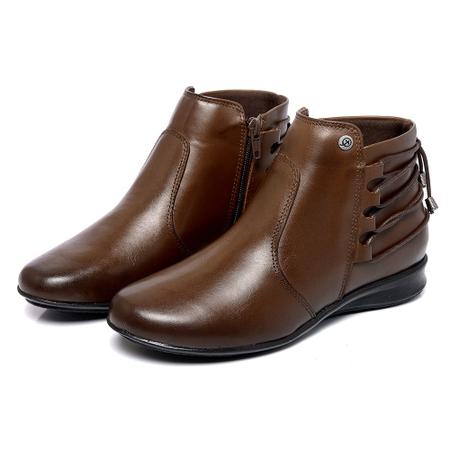 Bota De Couro Feminino Sola Reta Na Cor Marrom Cano Curto