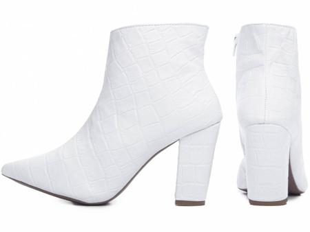Bota Feminina Bico Branca Salto Alto Cano Baixo AVS 50B-D - TORRICELLA Imagem de Bota Feminina Bico Branca Salto Alto Cano Baixo AVS 50B-D