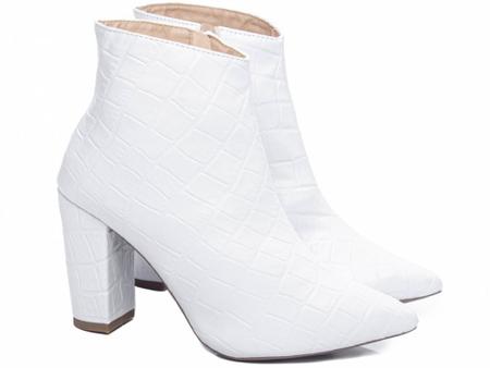 Bota Feminina Bico Branca Salto Alto Cano Baixo AVS 50B-D - TORRICELLA Imagem de Bota Feminina Bico Branca Salto Alto Cano Baixo AVS 50B-D