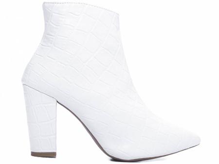 Bota Feminina Bico Branca Salto Alto Cano Baixo AVS 50B-D - TORRICELLA Imagem de Bota Feminina Bico Branca Salto Alto Cano Baixo AVS 50B-D