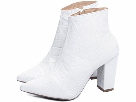 Bota Feminina Bico Branca Salto Alto Cano Baixo AVS 50B-D - TORRICELLA Imagem de Bota Feminina Bico Branca Salto Alto Cano Baixo AVS 50B-D