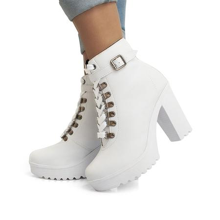 Bota Feminina Salto Alto Hencco Coturno Cano Baixo Tratorada Fivela Moderna Imagem de Bota Feminina Salto Alto Hencco Coturno Cano Baixo Tratorada Fivela Moderna