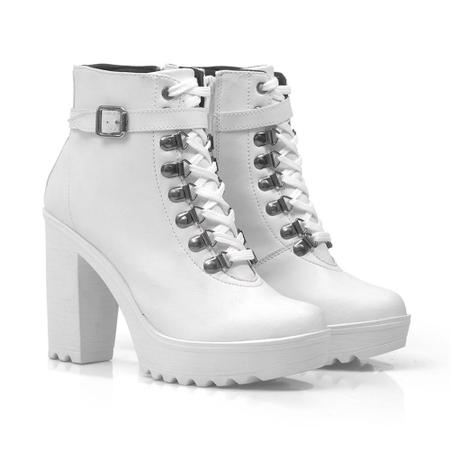 Bota Feminina Salto Alto Hencco Coturno Cano Baixo Tratorada Fivela Moderna Imagem de Bota Feminina Salto Alto Hencco Coturno Cano Baixo Tratorada Fivela Moderna