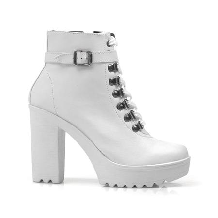 Bota Feminina Salto Alto Hencco Coturno Cano Baixo Tratorada Fivela Moderna Imagem de Bota Feminina Salto Alto Hencco Coturno Cano Baixo Tratorada Fivela Moderna
