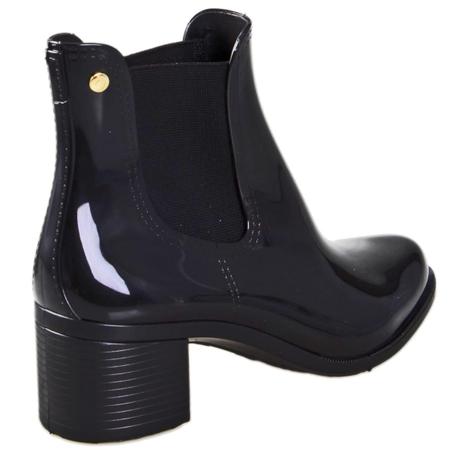 Bota agua sales e terra