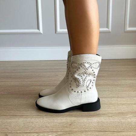 Bota Grazy Off White - Damannu Shoes - Salto Baixo 3cm Imagem de Bota Grazy Off White - Damannu Shoes - Salto Baixo 3cm