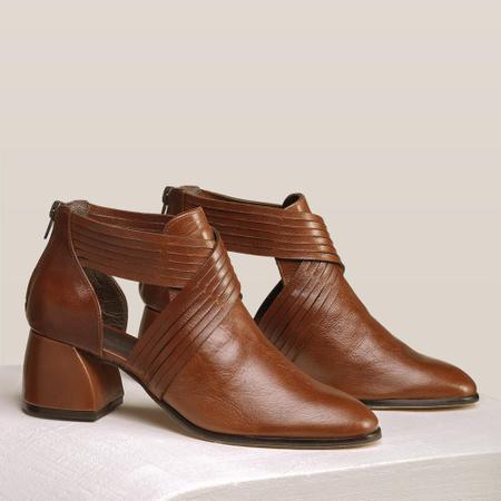Bota vazada hotsell