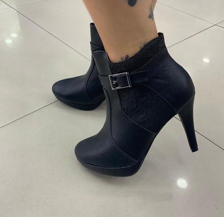 Botas cano curto salto fino sale 2019