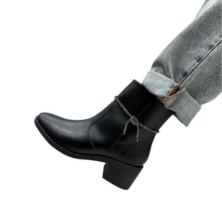 Bota Ramarim 2459102 Salto Baixo Grosso Cano Curto Casual Feminino Imagem de Bota Ramarim 2459102 Salto Baixo Grosso Cano Curto Casual Feminino