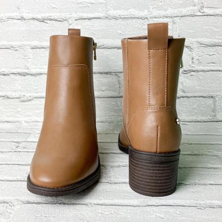 Bota Ramarim cano curto na cor caramelo - B19 Imagem de Bota Ramarim cano curto na cor caramelo - B19
