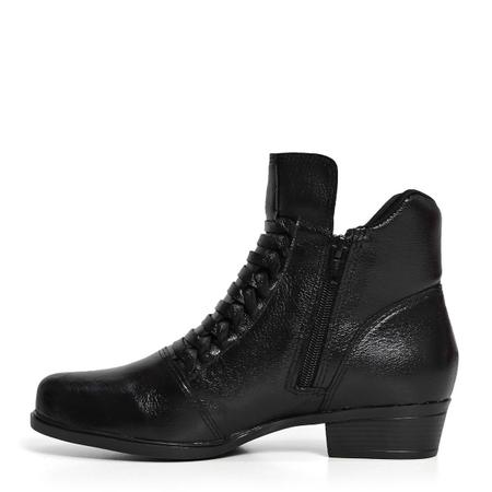 Bota Salto Baixo com Detalhe Tressê Italeoni Imagem de Bota Salto Baixo com Detalhe Tressê Italeoni