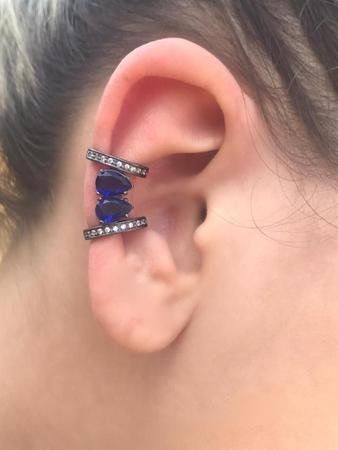 Meu rosto ficou azul”, diz jovem após colocar piercing na orelha