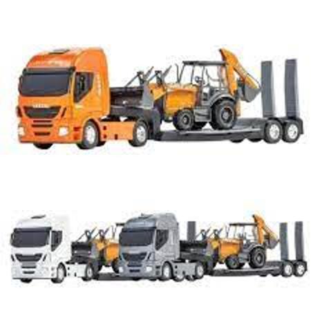 caminhão de plataforma iveco e trator agrícola New Holland (brinquedo)