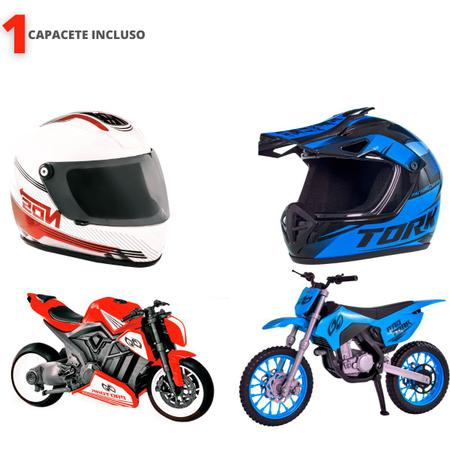 Motocross infantil. Uma mini moto, um capacete e muita diversão