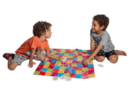 Jogo Tradicional Cobras e Escadas Gigante - ENGENHA KIDS - Produtos e  acessórios para bebê