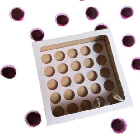 Imagem de Caixa com Visor 20x20x6cm + Berço Para 25 Doces/Brigadeiros Gourmet