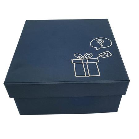 Abra a caixa de presente com moedas de ouro e prata caixa