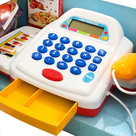 Legumes de brinquedo na cesta, caixa registradora com moedas, loja de jogos  infantis, conceito de compra de comida online, closeup