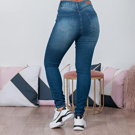 Calça Jeans Feminina Com Puídos Play Denim - Calça Jeans Feminina