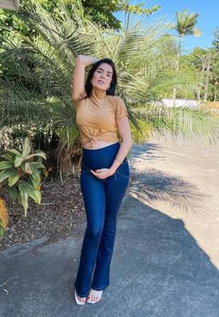 Calça flare cheap jeans com rasteirinha
