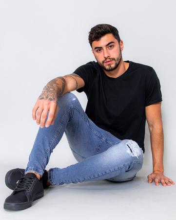 Imagem de Calça jeans masculina super skinny com puidos  21881 média