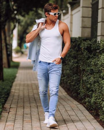Calça com rasgos masculina sales