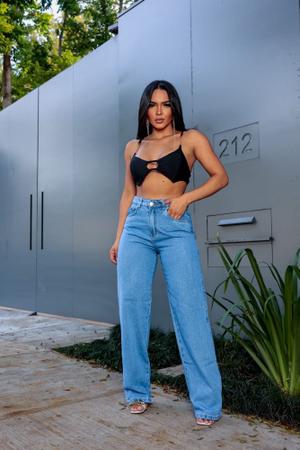 Calça de boca larga esta store na moda