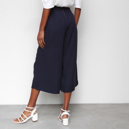 Calça sales midi pantacourt