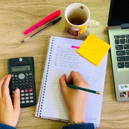 Imagem de Calculadora Científica 240 Funções e Display de 2 Linhas O Essencial para Estudantes Universitários em Cálculos Preciso