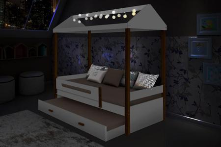 Cama Casa Sara Branco/Mel com Cordão de Luzes LED e Cama Auxiliar com 2 colchões - Divaloto Imagem de Cama Casa Sara Branco/Mel com Cordão de Luzes LED e Cama Auxiliar com 2 colchões
