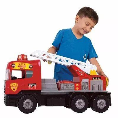 Caminhão Super Bombeiro Brinquedo Grande - Magic Toys - Caminhões, Motos e  Ônibus de Brinquedo - Magazine Luiza