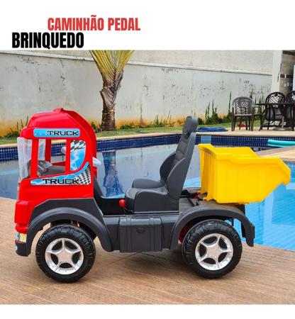 Caminhão de Brinquedo Magic Toys Truck 9300 Plástico com Pedal Vermelho