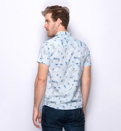 Roupas masculinas despojadas 2025